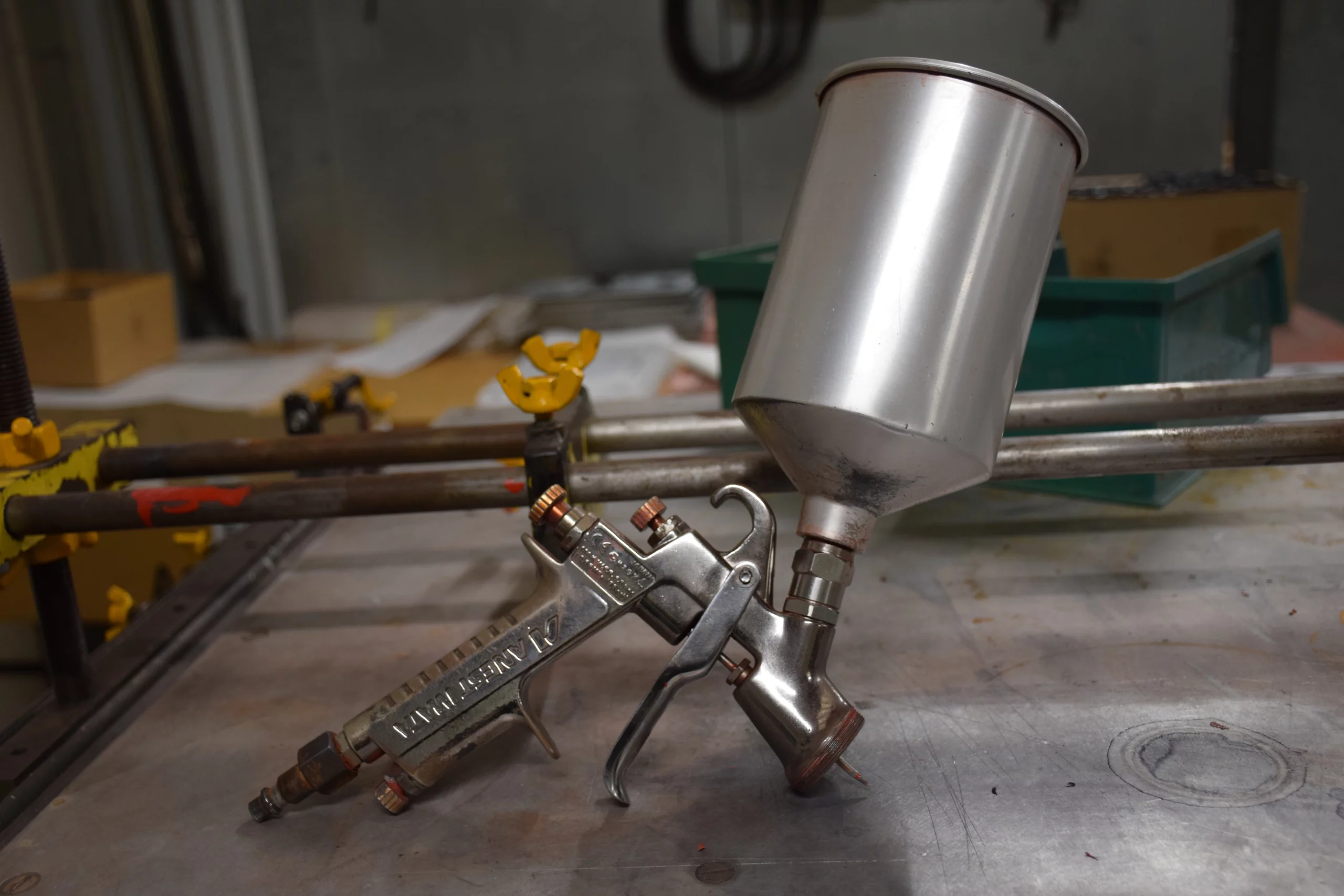 pistolet de peinture liquide pour pièce industrielle